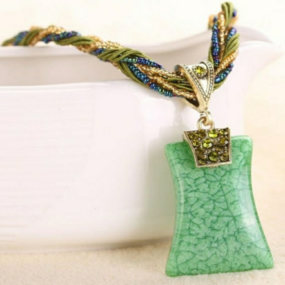 New Elegant Bohemian Green Gem Pendant Necklace